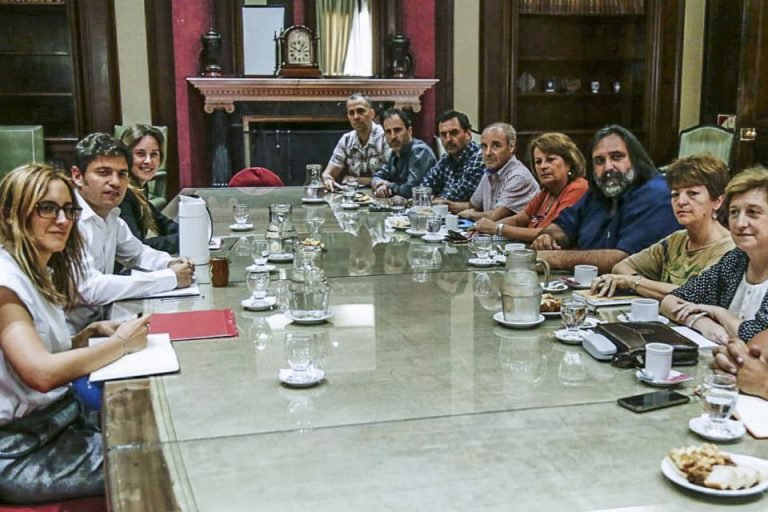 PARITARIAS: El gobierno bonaerense convocó a docentes y estatales