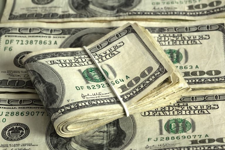 Una vecina de Rauch encontró 38.000 dólares y los devolvió