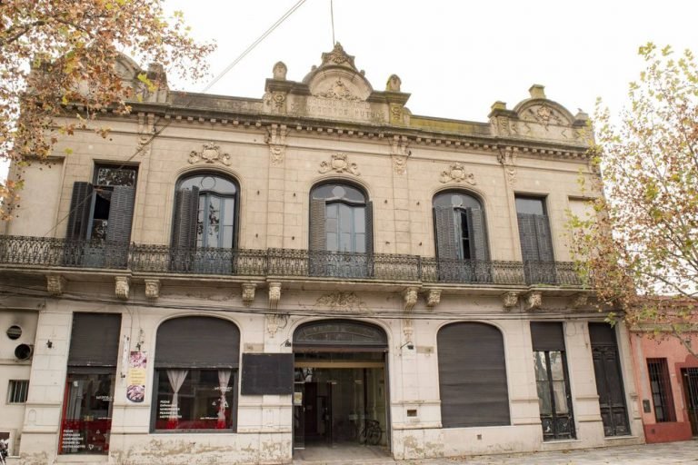 Refacciones en el Teatro Español y en el Museo de Ciencias Naturales