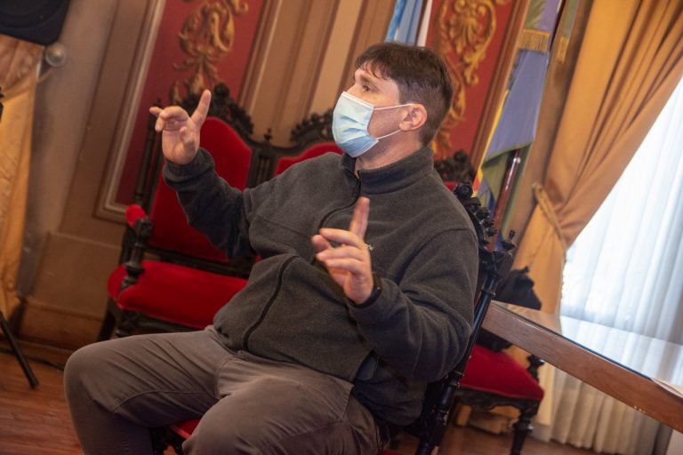 Se habilitarán restaurantes y bares con mesas afuera