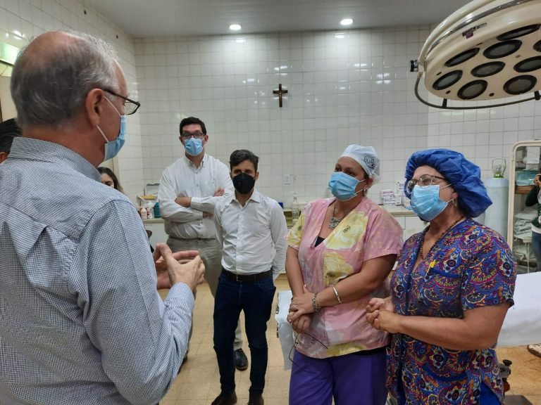 El Ministro de Salud, Dr. Daniel Gollán, estuvo en los Hospitales de Roque Pérez y Lobos