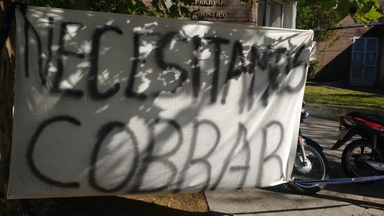 "Hacemos un llamado de solidaridad a cada médico mayoritario: queremos cobrar, queremos darle de comer a nuestros hijos"