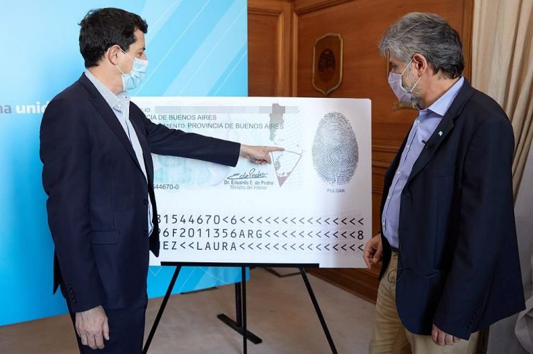 Nación presentó el nuevo DNI que incluye una actualización del mapa bicontinental argentino