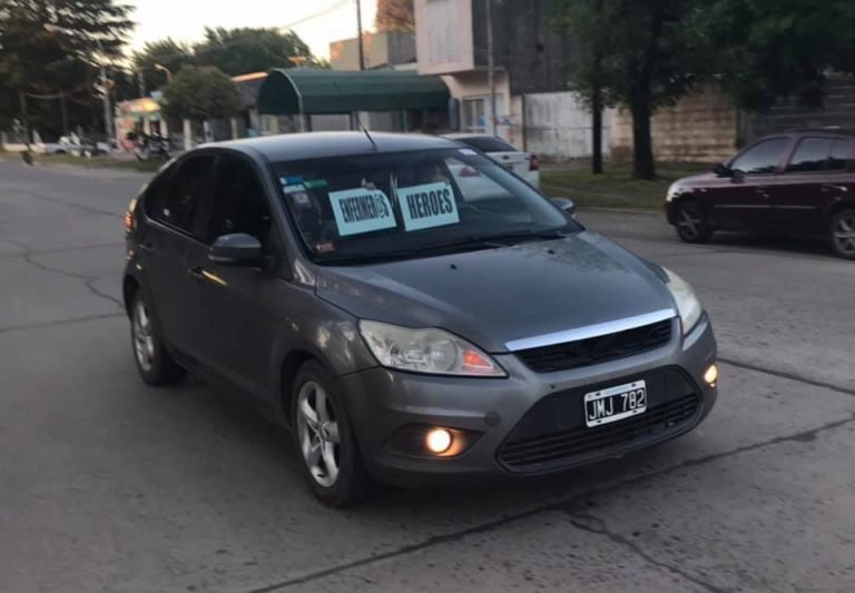 Se realizó la caravana de los enfermeros/as por las calles de la ciudad