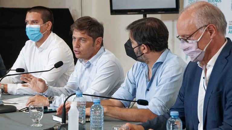 Quince distritos bonaerenses "bajan de fase" por el aumento de casos