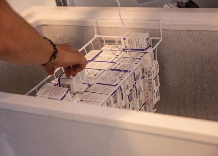 Hoy sábado Las Flores recibió 600 dosis de vacunas Sputnik V