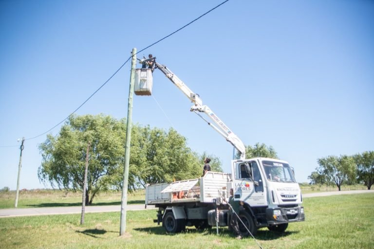 Recambio de luminarias en la pista de ciclismo