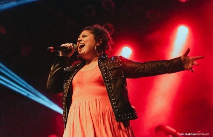 Fernanda Romero, «me gustaría seguir por el lado del folclore que es donde me siento mas cómoda»