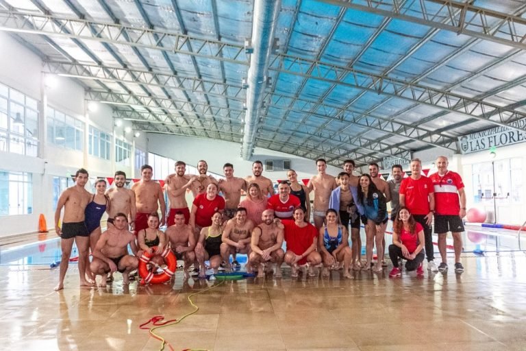 INTERESANTE CLÍNICA DE RESCATE EN EL NATATORIO MUNICIPAL “HUGO MAURO”