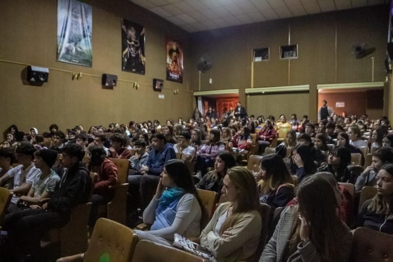 NOTABLE INTERÉS EN LAS PROYECCIONES DE CINE DEBATE