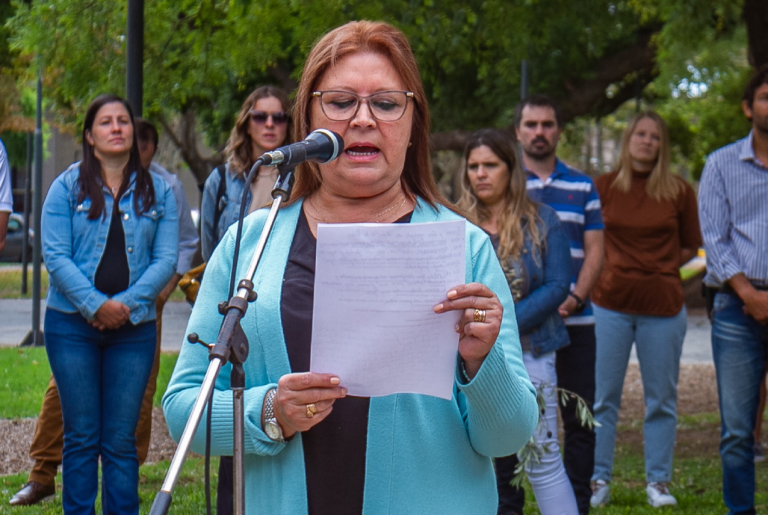 Marita Pérez, docente jubilada: “no dejamos nunca de ser maestros quienes desempeñamos nuestra profesión con vocación y compromiso”