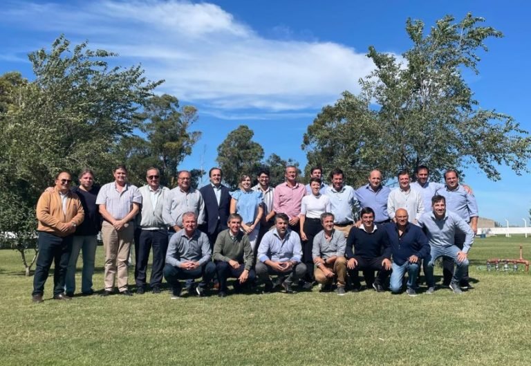 El Gobernador recibe a los alcaldes radicales que llegan con reclamos