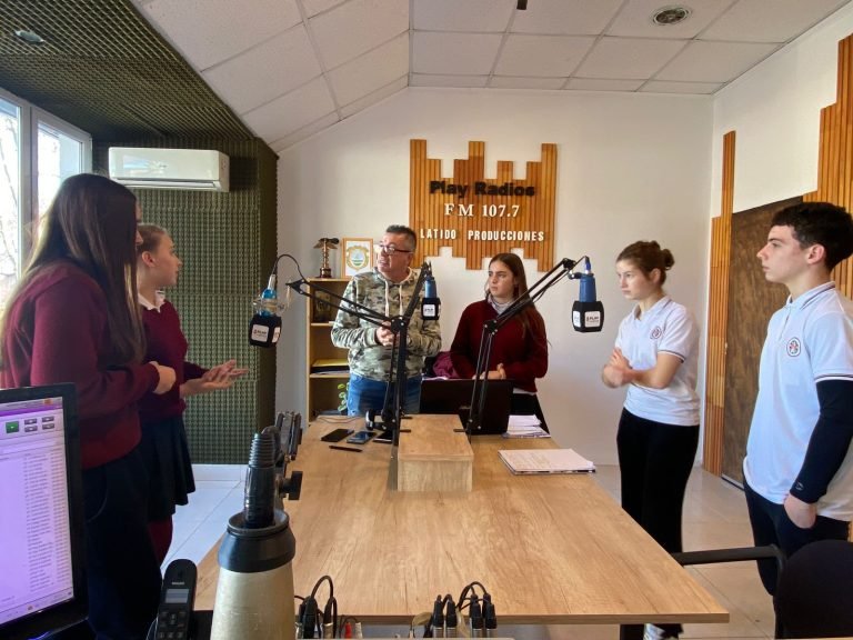 Alumnos de 4° año de Dante Alighieri sobre el concurso STOP ITS, «Queremos llegar a toda la comunidad, además de las redes»