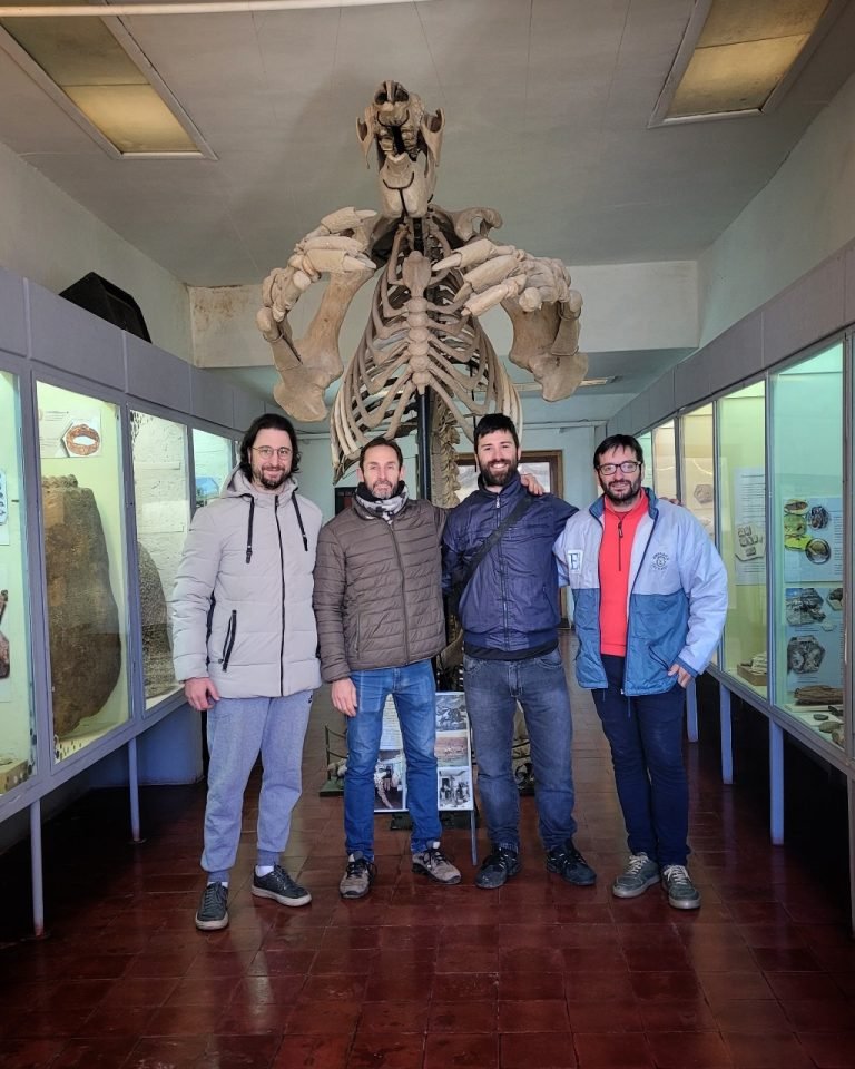 EL MUSEO DE CIENCIAS NATURALES RECIBIÓ LA VISITA DEL PALEONTÓLOGO NICOLÁS CHIMENTO