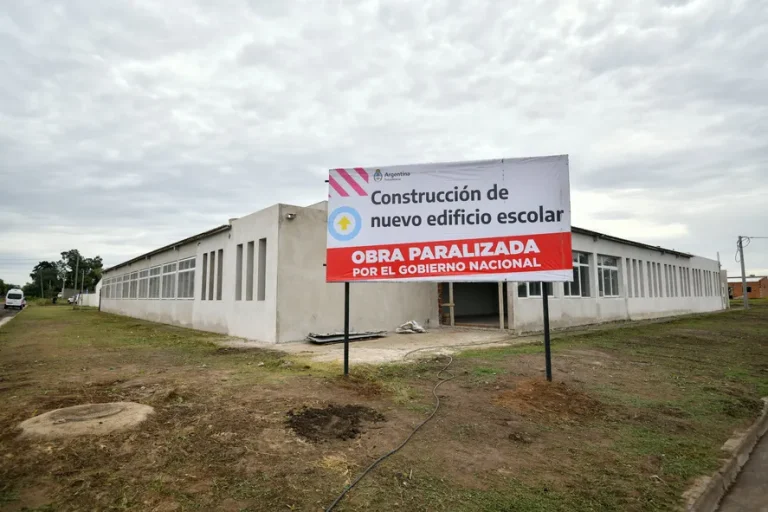 Obras que Milei paralizó en la Provincia por 4,4 billones de pesos y que afectan a 128 municipios