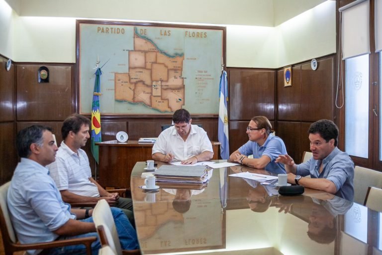 Firma de Contrato para la finalización de la obra de la Escuela Primaria N° 13