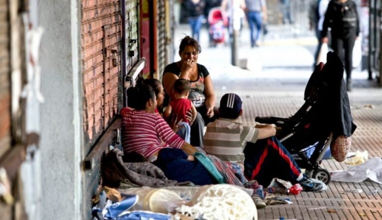 Una familia necesitó más de un millón de pesos en diciembre para no caer en la pobreza