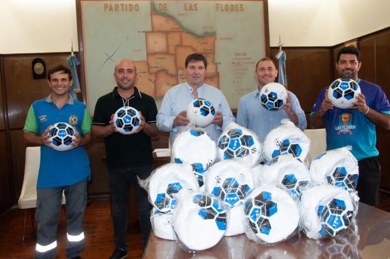 LA EMPRESA YPF ENTREGÓ PELOTAS PARA LA COPA NACIONAL DE FUTBOL INFANTIL “TINO COSTA”