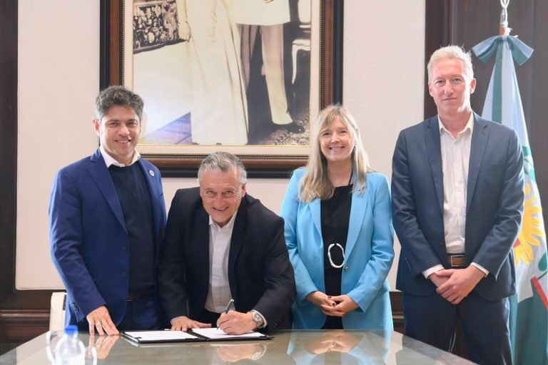 Gelené: “el viernes se paga el bono de 50.000” y “no recurran a los usureros porque les roban la plata”