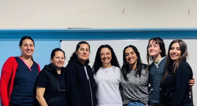 CHARLA DE LA DIRECCIÓN DE ADULTOS MAYORES CON FUTURAS ACOMPAÑANTES TERAPÉUTICAS