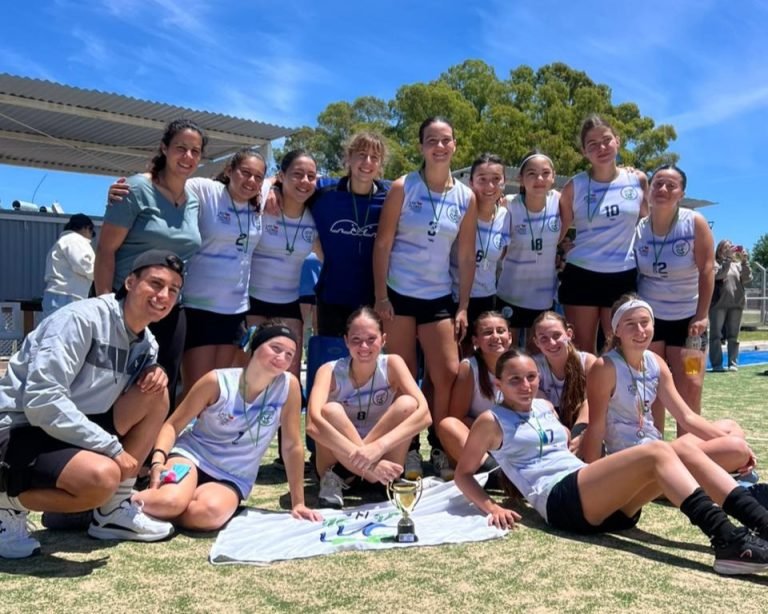 LAS ESCUELA MUNCIPAL DE HOCKEY SUBCAMPEONA DE LA LIGA AZULEÑA