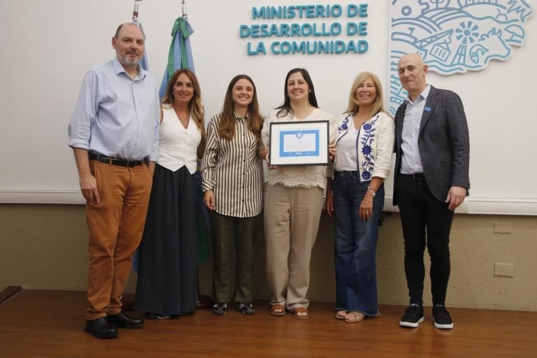 LAS FLORES RECIBIÓ UN RECONOCIMIENTO EN EL ENCUENTRO ANUAL MUNA