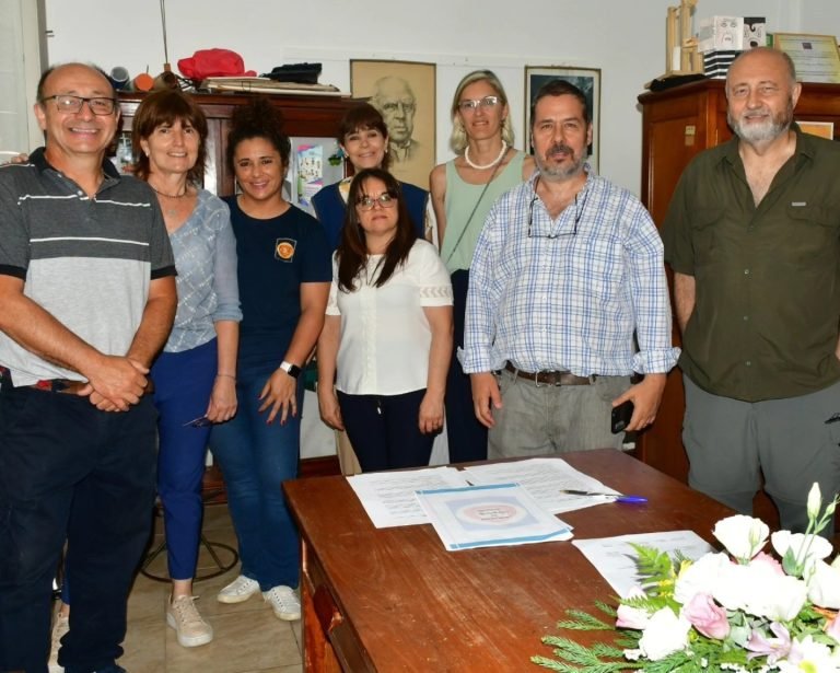 Se firmó un convenio mediante el cual la Escuela Técnica fabricará semáforos