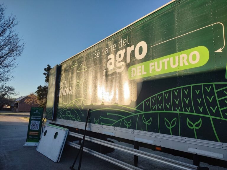 EL CAMIÓN LARTI INNOVA LLEGÓ A LA ESCUELA AGROPECUARIA DE LAS FLORES