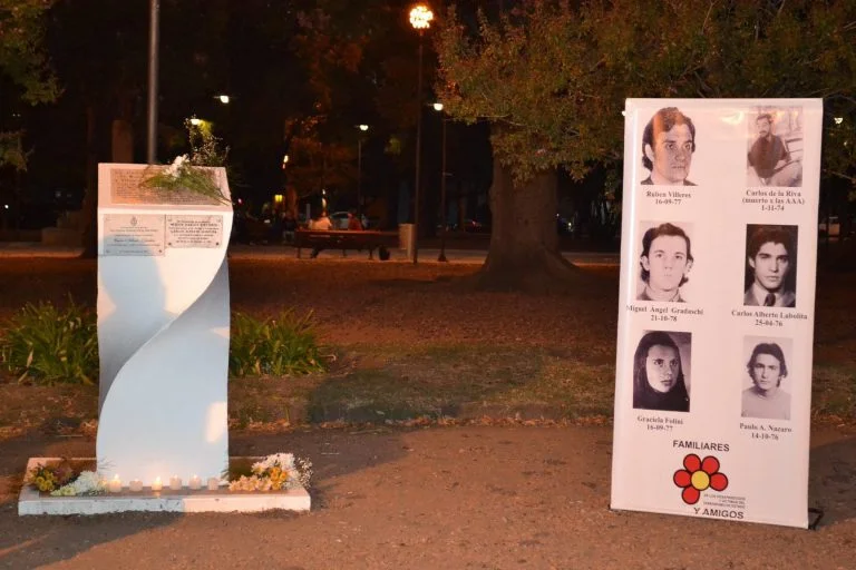 Acto por el 29° aniversario del monolito que recuerda a los desaparecidos florenses