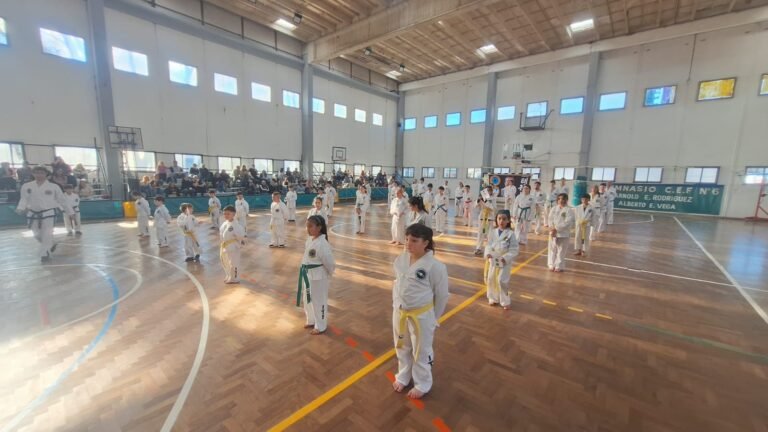 Un gran número de practicantes rindió examen de Taekwon-Do en Las Flores