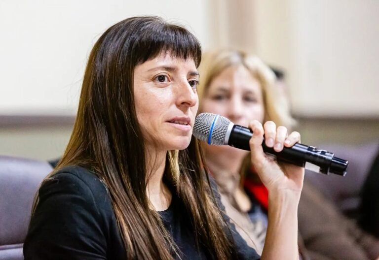 Cecilia Bugatti: «es muy alto el porcentaje de florenses endeudados y sobre todo de jóvenes»