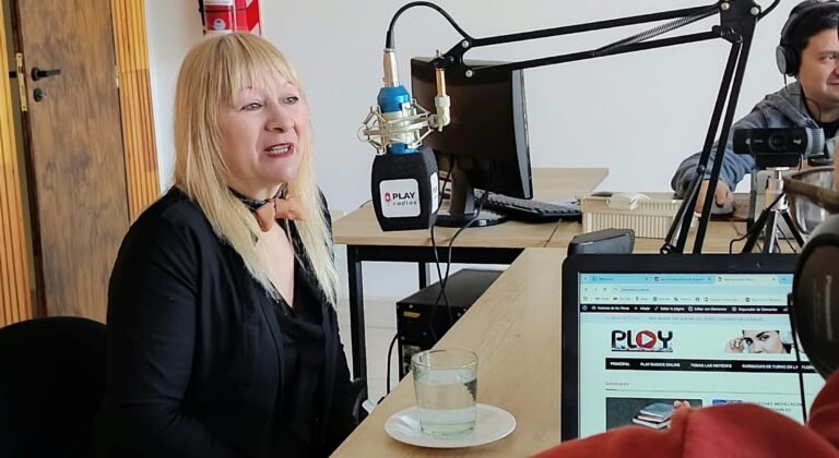 Karina La Reina: «es mi vida cantar y estar en contacto con la gente»