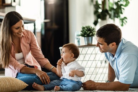 Maternidad y paternidad en pausa: las razones detrás del histórico descenso de la natalidad