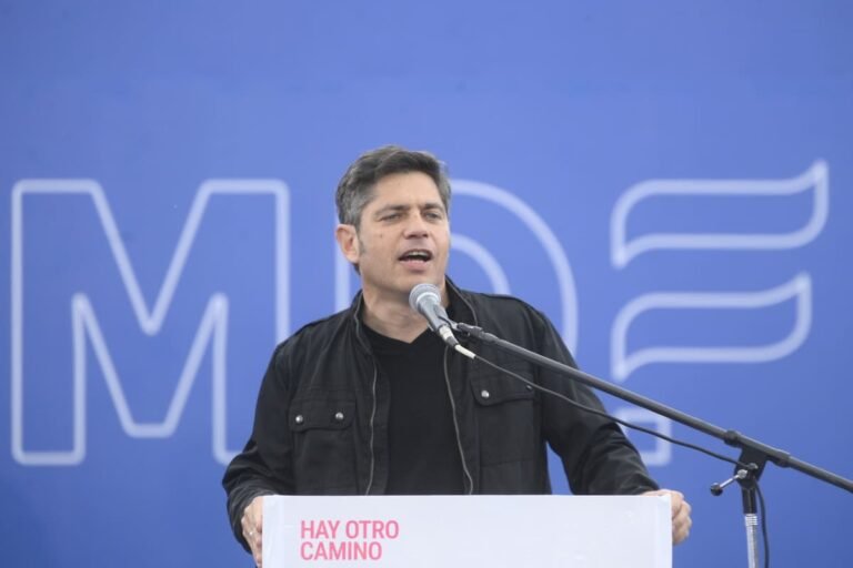 Kicillof lanzó en Avellaneda su armado nacional y abrió un nuevo debate en el PJ