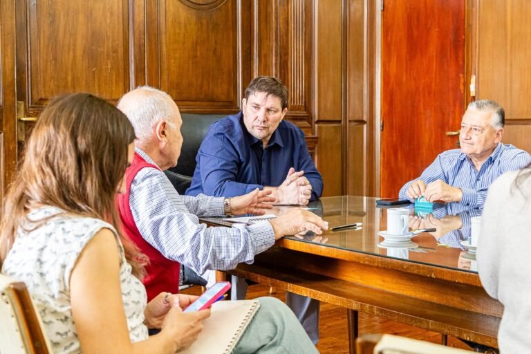 REUNIÓN CON PROFESIONALES QUE REALIZAN ESTUDIOS HIDRÁULICOS PARA MEJORAS EN LAS CUENCAS DE ARROYOS DE LA ZONA