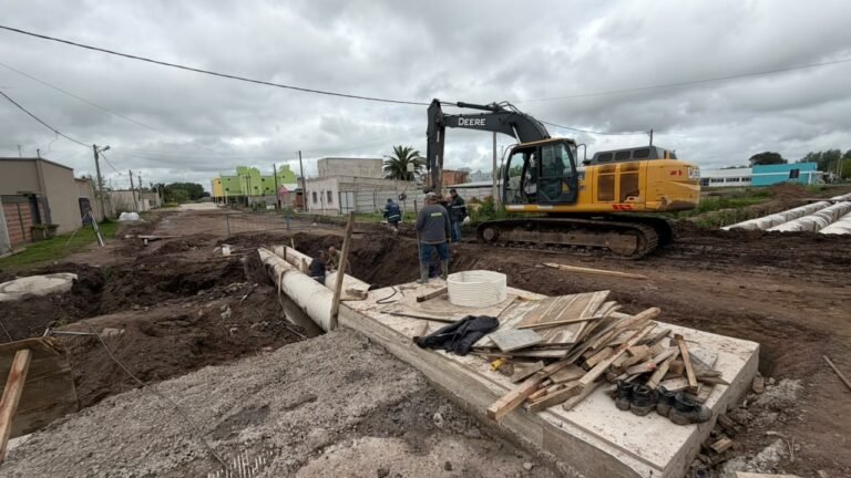 CONTINÚAN LOS TRABAJOS DE ENTUBAMIENTO DE LA AVENIDA 17 DE OCTUBRE